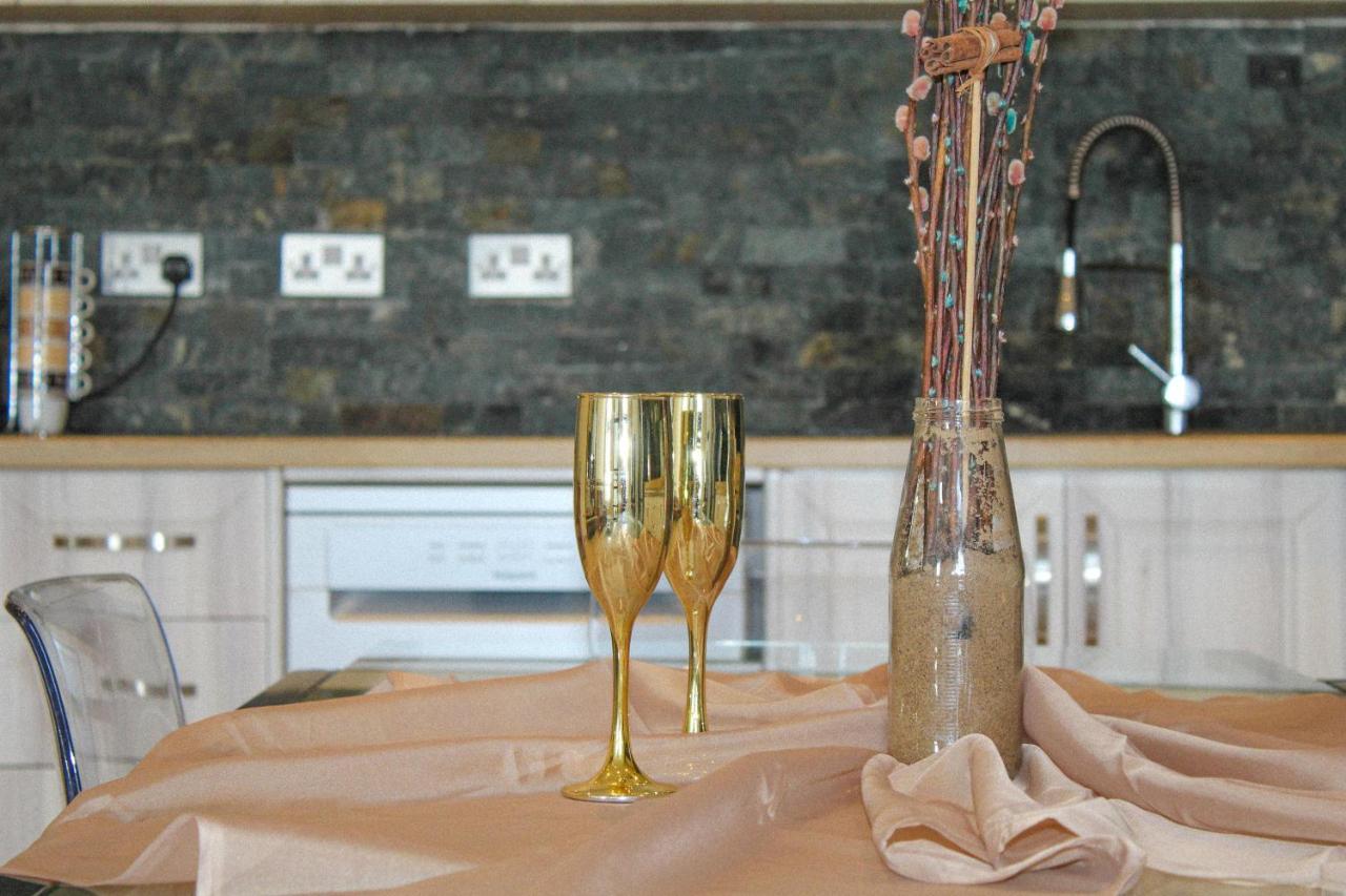 Lavish 2 Bed Sleeps 5 Near Lanark Apartment Carstairs Luaran gambar